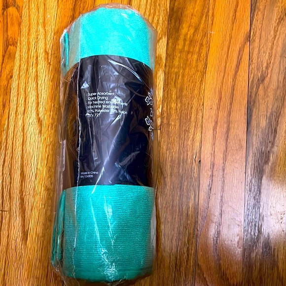 Cynthia Rowley hot yoga 🧘🏽‍♂️ towel - Picture 2 of 2